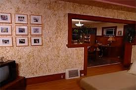 With paige davis, hildi santo tomas, frank bielec, faber dewar. 13 Worst Trading Spaces Designs From The Sob Inducing Fireplace To Straw Covered Walls Photos
