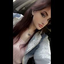 Hey friends! I figured it was finally time to show my face and say a proper  hello! I usually don't post personal photos (shy little Pisces over here),  but lately I've been