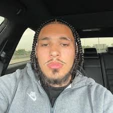 Ross Oneill's Instagram, Twitter & Facebook