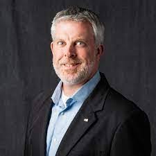 Dennis Uthe's Instagram, Twitter & Facebook