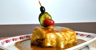 Francesinha é um prato típico e originário da cidade do porto, em portugal. A Nova Francesinha Vegan Que Vai Conquistar O Porto