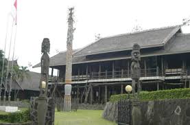 Tags desain rumah , rumah adat , rumah baileo , rumah maluku , rumah panggung ← 9 tips menata ruang tamu tanpa kursi agar tetap nyaman → 9 keunikan rumah adat honai khas papua Seperti Apa Keunikan Rumah Lamin Khas Kalimantan Timur Lihat Yuk Muffingraphics Com