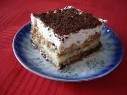 Cea mai simpla prajitura cu biscuiti si ciocolata. Prajitura Cu Frisca Si Budinca De Vanilie Lumea Fericirii