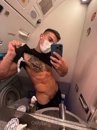 Ator Thomaz Costa - pack de fotos com pênis grande!