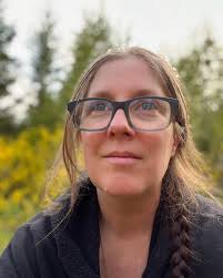 Swipe to see what I'm looking at . . . . . . . . . (Pssst…..Pottery and  Paul is back, our mythical OF account for my pottery and Paul's  legs🖤💚🍓🍑🌻🌻🌹🍓🍑💐) #potterylove #