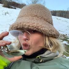 Toni Best (@toniluciebest)