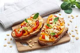 Recette Bruschetta Aux Poivrons Grilles Fromage De Brebis Et Pignons De Pin En Pas A Pas Recette Bruschetta Recette Fromage Brebis Poivrons Grilles