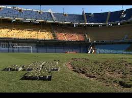 La bombonera es un estadio mítico en la historia del fútbol argentino y mundial, y por eso el drone de infobae visitó la cancha de boca y captó todos los detalles del campo de juego, el vestuario local. Comenzo La Venta Del Cesped De La Bombonera Youtube