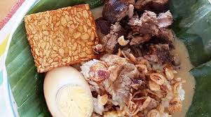 Satu porsi soto kemiri hanya ditawarkan rp 2.000. Nikmatnya Nasi Gandul Khas Pati Cobain Yuk Trippers Id