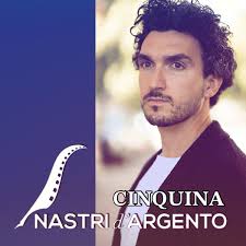 Trailer "ce l'ho, c'è l'ho, mi manca". Uno spettacolo che trasforma  l'edicola in palcoscenico e vuole accendere i riflettori su una realtà  sociale in crisi. Presto anche in Teatro. Il fondatore dell'album