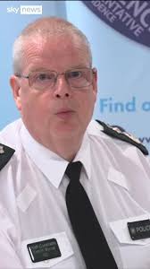 Dissident republicans claiming to be in possession of leaked PSNI  information, chief constable says