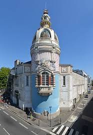 Lu Biscuiterie L Une Des Deux Tours De L Usine Historique De Lu Dont La Restauration S Est Achevee En 1998 Pour Coiffer Lu Nantes Biscuiterie Petit Beurre