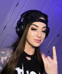 Hey yall! Just to throw this out there, if you are a prime member, you can  sub to channels for free once every month! I could really use the subs  guys!!! Help