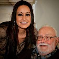 Rita maria de azevedo mafra guerra, better known as rita guerra, is a portuguese singer. Rita Guerra Partilha Foto Com O Pai Maisfutebol