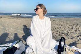 Similarly, her age is 17 years old. Ca26oiwck S0zm