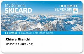 È valido su un totale di 382 km di piste da sci con 150 punti di accesso. Sito Ufficiale Val Di Fassa Prezzi Skipass Val Di Fassa Carezza Alpe Lusia San Pellegrino Valle Silver Dolomiti Superski