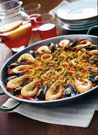 Prima di tutto si lava la verdura, poi si taglia l'aglio a rondelle. Paella Mista Sale Pepe