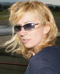 Column: In a world ... : Garrison woman lauds film trailers