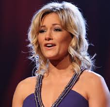 Ihre post kann nur gegen einen adressierten und ausreichend frankierten rückumschlag beantwortet werden. Helene Fischer Feiert 30 Geburtstag Und Ihr Hit Atemlos Durch Die Nacht Polarisiert Welt