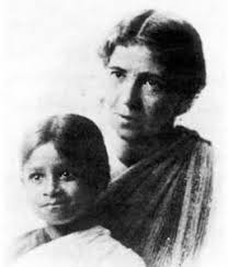 How would you describe the indian sari (dress) amy wore in india? Heroes Of The Faith Amy Carmichael Diana Leagh Matthews