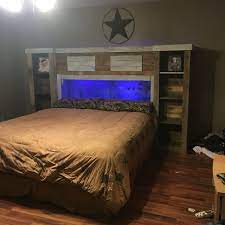Wood Pallet Headboard With Aquarium Pallet Furniture Bedroom Diy Furniture Bedroom Pallet Furniture
