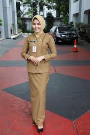Berbeda dengan mereka yang pernah memiliki pengalaman kerja di sebuah perusahaan sebelumnya, membuat kartu kuning bukanlah masalah, karena mereka sudah pernah. Zhfvstlynnwmsm