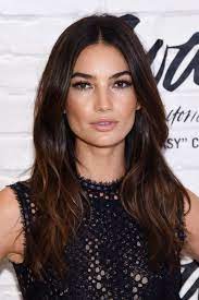 Short and ultra straight hair with elongated bangs looks so cool on women with square face shape. The 13 Best Hairstyles For Square Faces