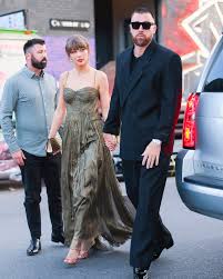 Taylor Swift and Travis Kelce make a chic pair as they step out for an  event in Brooklyn on Saturday night. ❤️‍🔥