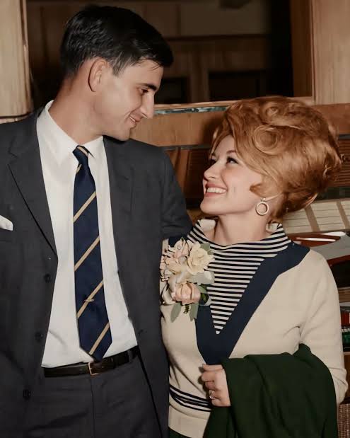 Dolly Parton's Husband Went To ONE Concert In 60 Years — What He Did In The Back  Row Broke Her Down Dolly Parton's husband went to ONE concert in 60 years.  He