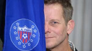 Firpo #Noticias ¿Qué pasa con los toros de Usulután? El presentador Daniel  Rucks, quien junto a "la Muerte" Estrada ha estado en pláticas para  "revivir" al equipo, dio algunas pistas en su