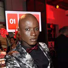 Freu mich auf die zusammenarbeit mit meinen lieben kollegen papis loveday und manuela tatjana frey. Peaches Geldof Insider Spricht Uber Ihren Ehemann Bunte De