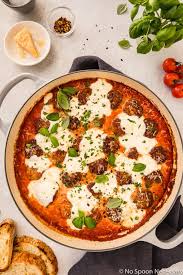 Baked Spicy Chicken Meatballs In Vodka Sauce With Burrata Spicy Baked Chicken Vodka Sauce Spicy Chicken Meatballs