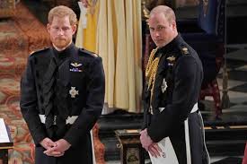 El príncipe william, su esposa kate middleton y sus hijos george, louis y charlotte fueron vistos bajando de un vuelo económico de £ 73 (89 dólares) a escocia, en medio de una disputa sobre los viajes privados en avión del príncipe harry y meghan markle. El Principe Harry Admite El Distanciamiento Con Guillermo Estamos En Caminos Diferentes Celebrities