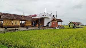 Bersantap sambil diiringi gemercik alir sungai yang langsung berada di tepi area makan sama seperti kebanyakan rumah makan tradisional lain di yogyakarta, pengunjung disambut dengan. Lokasi Dan Harga Menu Tepi Sawah Sidrap Sulawesi Selatan Sidhe Brewing