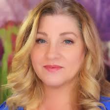 Kari Welch's Instagram, Twitter & Facebook