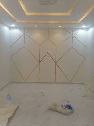 اسأل مدينتك مجلس رجال اللون اوف وايت مع ورق جدار واحد وستايل ستيل ذهبي ابي افصل له كنب جوده وموديل حلو واي لون يناسبه وشكرآ لكم جميعآ وجمعه مباركه على الجميع