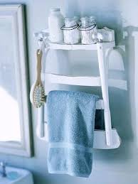 Upcycling Im Badezimmer Oder Auch Stuhl Mal Anders Das Alte Stuck Dekoriert Die Wand Als Schmuckes Diy Rega Stuhl Neu Gestalten Zuhause Diy Badezimmer Diy