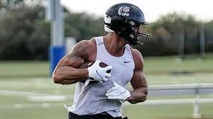 El ex seleccionado de básquetbol quiere ser el primer chileno en desde el 31 de enero pasado, reyes está en el international player pathway (ipp), un. El Notable Video De Sammis Reyes Que Publico La Nfl Y Lo Que Viene Para El Chileno En Su Lucha Por Llegar A La Elite Del Futbol Americano Emol Com