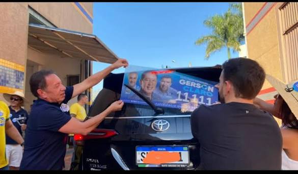 Com adesivaço, Gerson Claro inicia campanha à reeleição destacando experiência e resultados Ação realizada neste domingo reuniu apoiadores e lideranças políticas e marcou a primeira mobilização da campanha do deputado estadual O