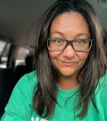 We are thrilled to be working with The Dogs Point of View who offer  courses, coaching groups, webinars and ongoing support for anyone living  with or working with dogs. You won't get