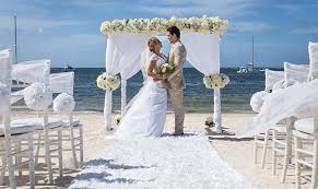 Disfrutaréis de una variedad de buffets donde nuestro equipo os deleitará en directo con la elaboración de delicadas degustaciones. Celebra Tu Boda En El Hotel Grand Punta Cana Bluebay Hotels Resorts