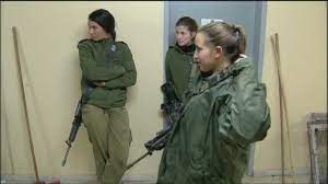 „frivolität nicht zulässig → israelische soldatinnen entladen ihre waffen. Weltfrauentag In Israels Armee Sind Frauen Unverzichtbar Youtube