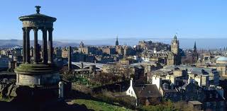 Edinburgh stelt niet teleur als je zoekt naar echo's van het. Edinburgh Reisgidsen Schotland Dfds