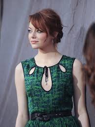 Page for fans of emma stone. Emma Stone Luftet Beauty Geheimnis Desired De