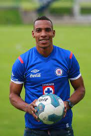 Amaranto perea of cruz azul struggles for the ball with edgar gerardo lugo of santos during the match between cruz azul and santos as part of the clausura 2013 liga mx at azul stadium on april 27,. Perea Viene A Ser Campeon Con Cruz Azul El Siglo De Torreon