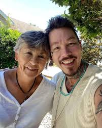 Hello my beautiful fun, today is my grandmother's birthday, nobody wants to  wish her a happy birthday.