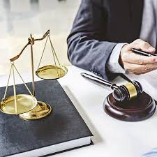 .(o derecho), tales como derecho laboral, derecho mercantil, derecho público, derecho como en el derecho laboral se refiere a las relaciones de trabajo y los derechos y deberes de los trabajadores. La Era De La Transformacion Del Derecho