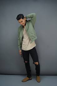 Jeans will be perfect for any occasions, so you can boldly pair jeans with chelsea boots and add a turtleneck or simple sweater to them, a tweed or navy blue wool jacket or coat over it and a clutch or tote. Teaching Men S Fashion