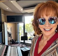 I know I won't get a text cus I'm too old and ugly...😢😢 #fblifestyle