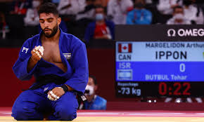 Tori seizes uke's belt, then performs an atemi waza (we'd call this striking technique ago oshi in judo), a jaw push with the flat hand to bring him down. B7qx4hm6ja6pwm
